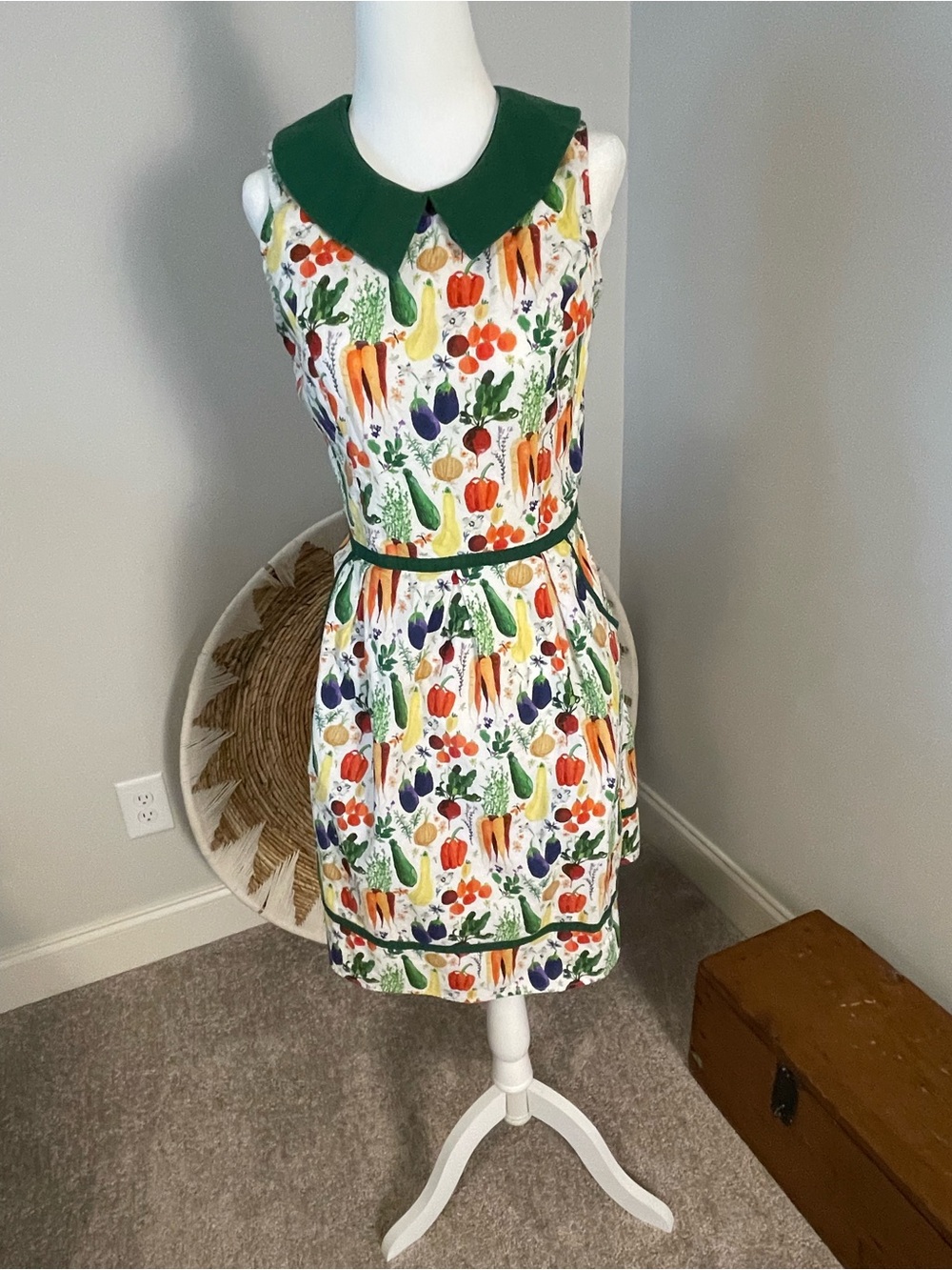 Retrolicious Vintage-Inspired Vegetable Print Sleeveless Dress Peter Pan collar